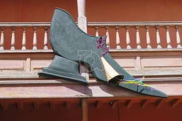 La alcaldesa Carmen Hernández y el concejal Servando Hernández durante la presentación del programa festivo/TA.